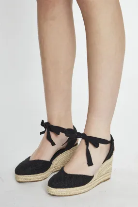 Glamorous Black Closed-Toe Rattan Wedges