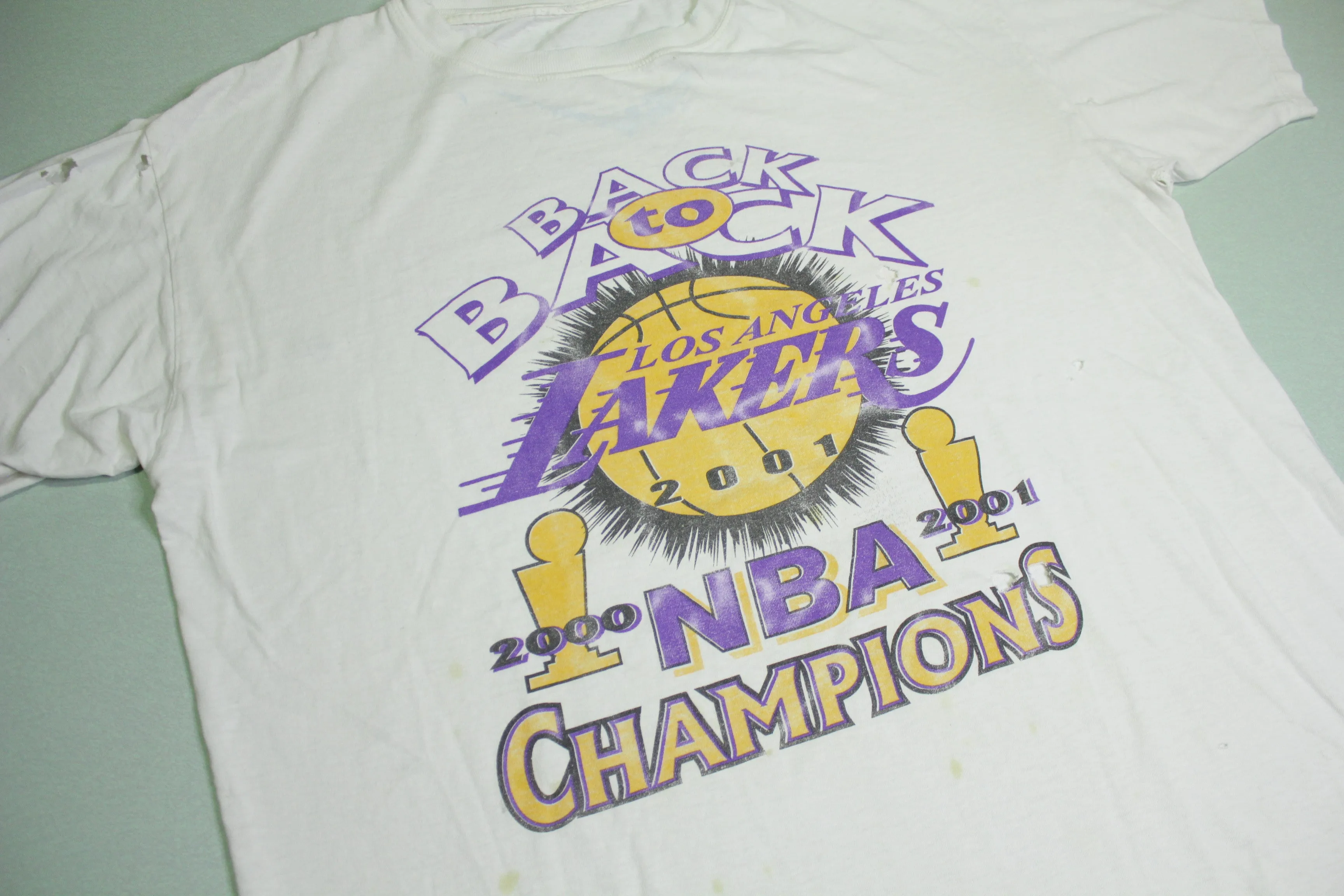 Los Angeles LA Lakers Back To Back Vintage 2000-2001-2002 NBA Champions Kobe Shaq T-Shirt